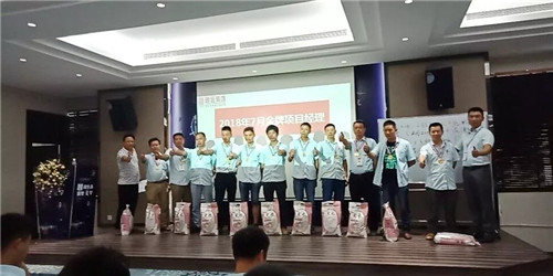 魯班裝飾項目經(jīng)理何友良團隊