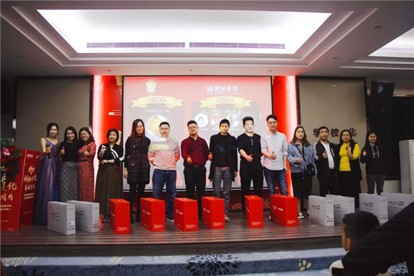 魯班裝飾2019“全案整裝”工作總結(jié) 暨2020設計師、共生品牌交流酒會現(xiàn)場